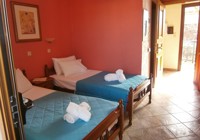 Niriides Studios and Apartments, Twin beds