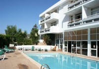 Marthas Apartments, Main