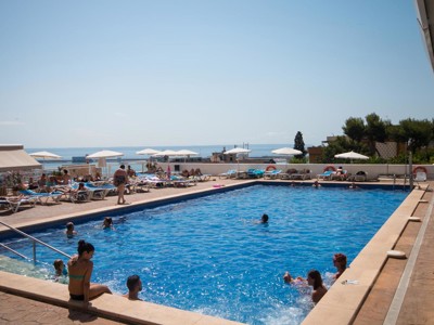 Outdoor Pool at Horizonte Amic Hotel
