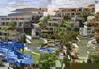 Parque La Paz. Outdoor Pool Area